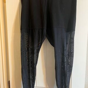 4 for $20 Torrid Black Leggings with snowflake pattern